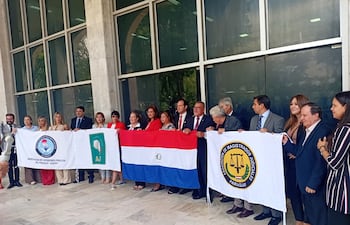 Funcionarios judiciales se movilizan en el Palacio de Justicia contra las reformas a la Caja Fiscal