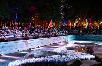El Museo Vivo en el Parque Bernardino Caballero, que se desarrolló ayer entre la tarde y la noche.