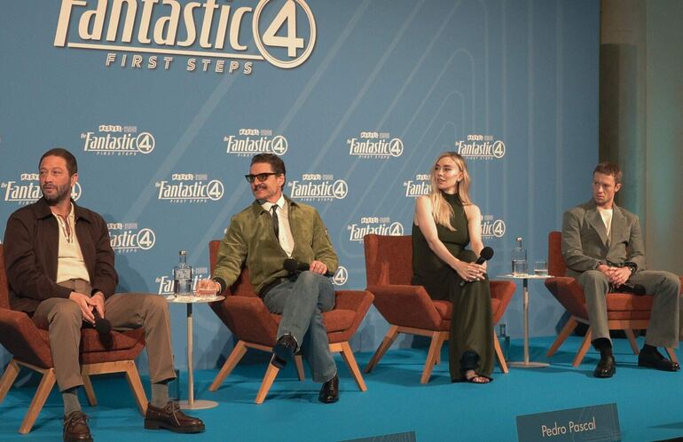 Los actores de la película, (i-d) Ebon Moss-Bachrach, Pedro Pascal, Vanessa Kirby y Joseph Quinn.