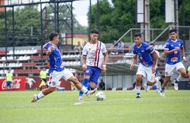 El 3 de Noviembre se perdió la brillante ocasión de quedar de nuevo como solitario líder de la Primera División B al empatar con Sportivo Iteño, en duelo de tricolores celebrado en la mañana de este domingo en la Ciudad Universitaria.