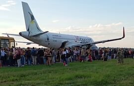 Los 152 pasajeros que iban en el avión de JetSmart tuvieron que bajar y ser inspeccionados.