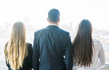 Imagen ilustrativa de jóvenes ejecutivos.