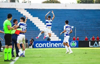 Emulando el "siuuu" de Cristiano Ronaldo, el delantero Fernando Matías Cáceres celebra el tanto ganador del Sportivo 2 de Mayo en su estreno en el Clausura 2026, ante Rubio Ñu.