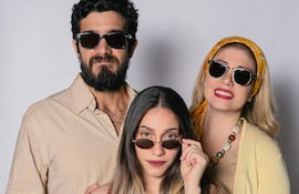 Hernán Melgarejo, Maria Liz Barrios y Mafe Mieres protagonizan "En familia", en el Arlequín Teatro.