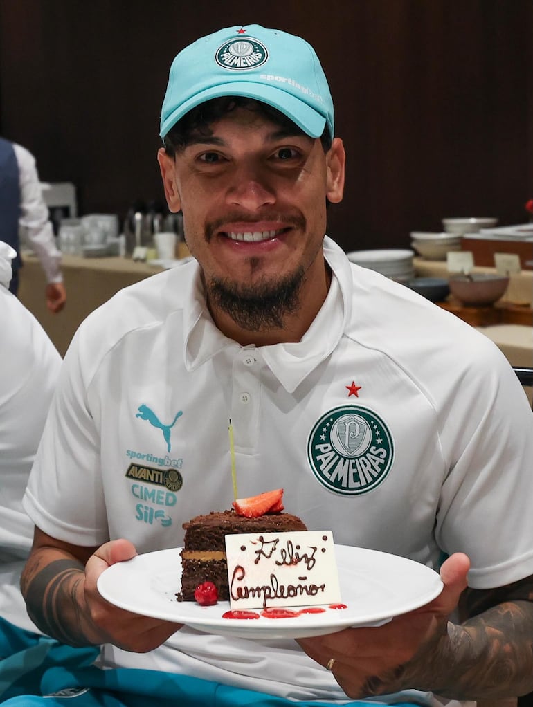 Gustavo Gómez también celebró su cumpleaños con sus compañeros del Palmeiras. (Instagram/Gustavo Gómez)