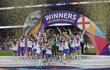 Las jugadoras de la selección de Inglaterra celebran su victoria en la final de la Eurocopa Femenina 2025 que han disputado este domingo frente a España.