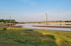 Situación crítica del río Tebicuary en la zona de Villa Florida en el departamento de Misiones.