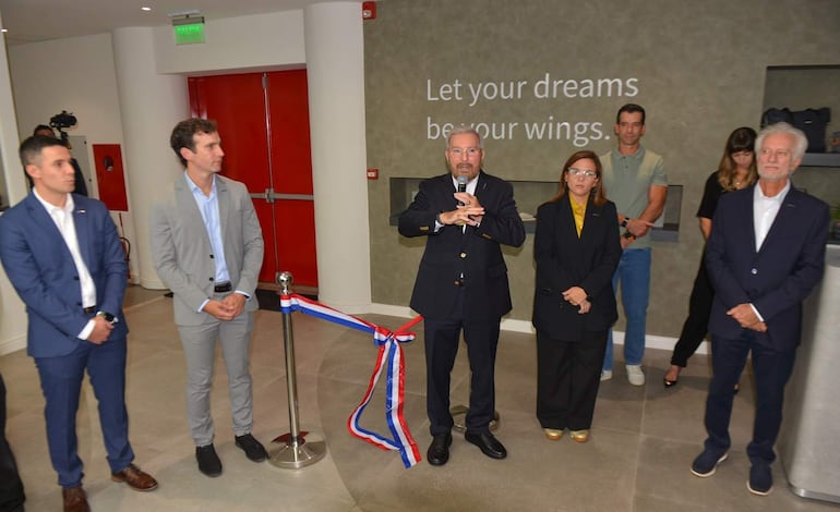 Miguel Carrizosa, presidente del Grupo Diesa, destacó las virtudes de la tecnología que propone BYD.