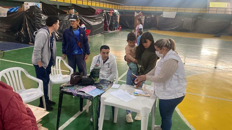 La atención incluye dermatología, clínica médica y ecografía, además de controles a embarazadas y el apoyo de una clínica móvil del Ministerio de Salud.
