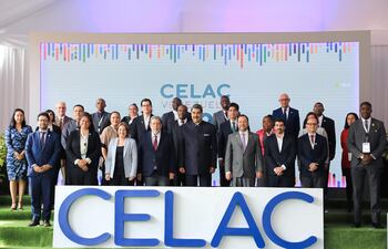Maduro propone a la Celac crear un centro latinoamericano de investigación científica