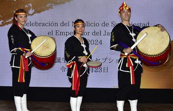 Cecilia Mónica Remolgao, Erika Romina Taba y Matías Rubén Asato viajan por el mundo difundiendo el arte okinawense.