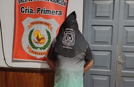 Juan Ernesto Escurra (34), detenido por agredir a su expareja en el Hospital Central Militar de Asunción.