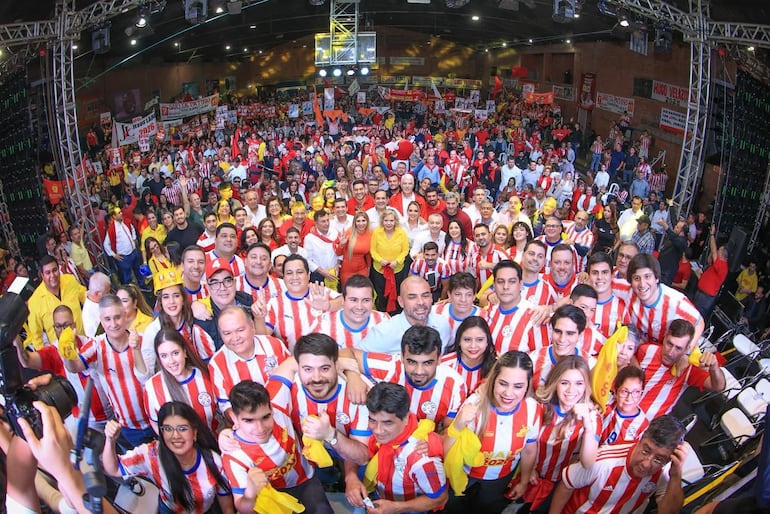 Los líderes de la disidencia colorada se mostraron unidos en el cierre de campaña de Arnaldo Samiengo.