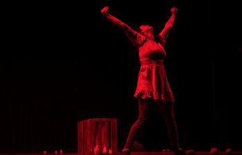 La obra “Resiliencia, una flor en la carne” es una de las propuestas con la que se dará cierre a la Semana de Teatro.