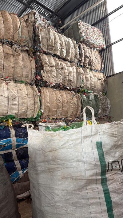 Parte de la gran cantidad de residuos reciclables decomisados.