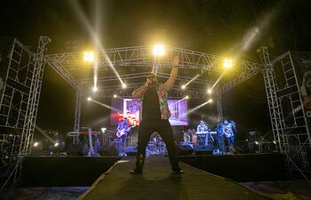 LeCumbiee es uno de los grupos que en esta edición volverá a subir nuevamente al escenario del festival Lago Joven en Ciudad del Este.