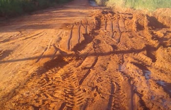Según el constructor Oscar Díaz, ante la ausencia estatal y la necesidad de mejorar caminos, se inician las obras en los barrios (foto ilustrativa).