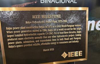 La organización internacional Ingenieros Eléctricos y Electrónicos, a través de su sección paraguaya, otorgaron a la entidad binacional Itaipú la categoría de Hito Mundial de la Ingeniería
