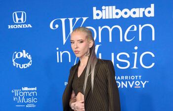 Young Miko durante los Billboard Women in Music Awards. La artista, que el año pasado actuó en Paraguay, presentó hoy su disco debut "att."