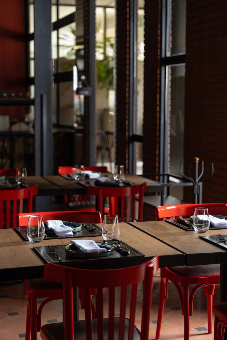 En La María, cada plato honra la cocina paraguaya, con ingredientes locales y técnicas heredadas.