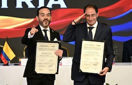 El presidente electo de Colombia, Abelardo de la Espriella (i) y su vicepresidente José Manuel Restrepo.