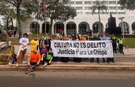 Un grupo de representantes de La Chispa. Foto: Marcelo Silvero.