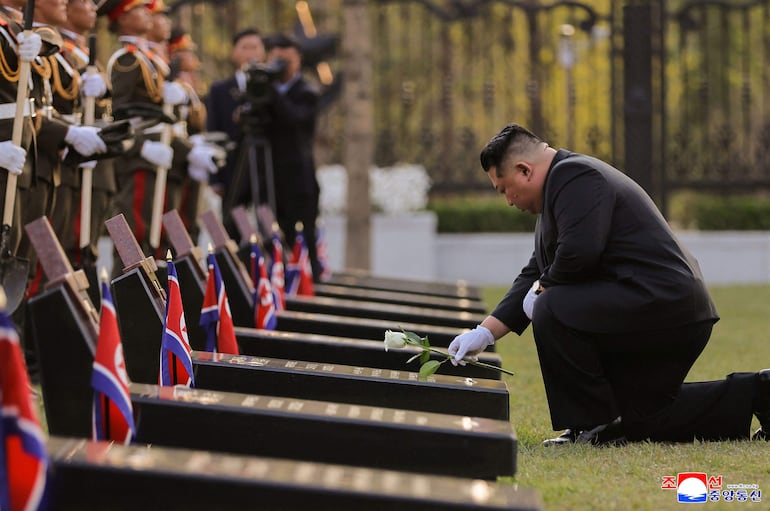 Kim Jong Un (d), presidente de Corea del Norte. 