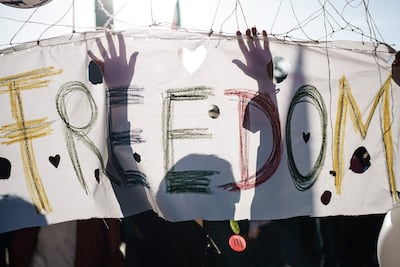 La ejecución por ahorcamiento de un joven iraní que participó en las manifestaciones contra el gobierno ha tenido la finalidad de atemorizar a otros participantes en las protestas que tienen lugar desde hace tres meses en Irán, dijo hoy el alto comisionado para los derechos humanos de la ONU, Volker Türk.