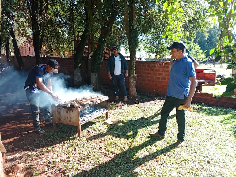 Pobladores de Edelira realizaron pollada para colaborar con el sostenimiento de la Unidad de Salud Familiar