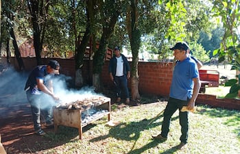 Subconsejo de Salud de la Unidad de Salud Familiar (USF) de Edelira realizan pollada para apoyar a la institución.
