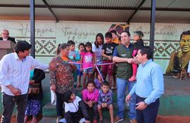 Momento en que la Gobernación de Central inaugura la sede de la feria permanente en una comunidad indígena de la ciudad de Itá.