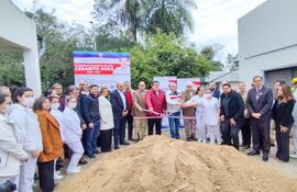 Autodidades marcaron el inicio oficial de la construcción de una UTI en el Hospital del IPS en Villarrica.