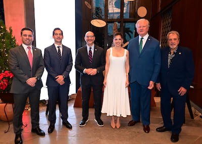 Carlos Vouga, Elias Saba, Robert Alter, encargado de Negocios de la Embajada de EE. UU., Estefanía Elicetche, Peter Hansen y Víctor Abente.