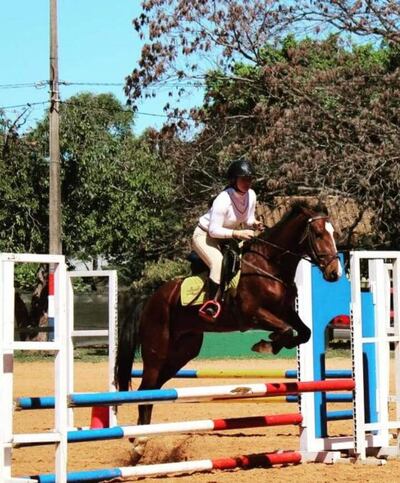 La amazona Aramí Ocampos saltará hoy en la 0.90, en el Concurso de Confraternidad Día del Padre en Acá Carayá.
Aramí Ocampos 13-06-2024