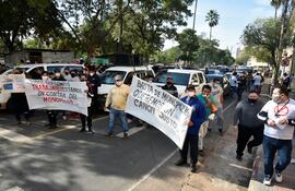 Empresarios explotadores del juego de "tragamonedas" se manifestaron frente al Congreso para exigir el cese de atribuciones de cobro de canon por parte de la empresa iCrop, en representación de Conajzar.