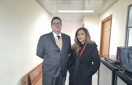 La ex fiscala Stella Mary Cano, está procesada por presunta persecución de inocentes cometida contra un estilista italiano residente en Paraguay. Junto a ella está el abogado Daniel Lobo Corbeta.