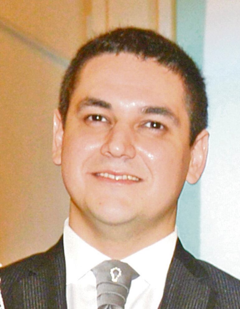 Claudio Escobar Brizuela, representante de las empresas Neighpart SA y Cevima, que facturan miles de millones con el IPS.