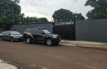 La Policía Federal busca desarticular la organización criminal dedicada al tráfico internacional de drogas y armas.