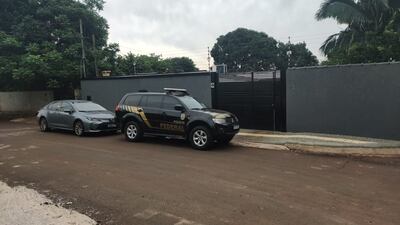 La Policía Federal busca desarticular la organización criminal dedicada al tráfico internacional de drogas y armas.