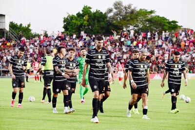 Los futbolistas de Olimpia van al descanso en desventaja en el estadio Ka'arendy. En el segundo tiempo, los franjeados al menos pudieron evitar la derrota.