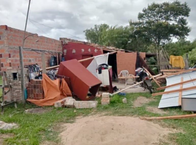 Destrozos tras temporal en Pilar.