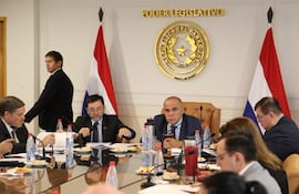 El presidente de la Cámara de Senadores, Basilio "Bachi" Núñez (ANR, HC) presidió la reunión de la mesa directiva del Senado.