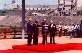 Inauguración de la Central Hidroeléctrica Itaipú en 1984.