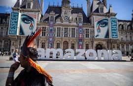 Vista general de las instalaciones durante el evento de concienciación sobre la deforestación con motivo del Día Internacional de la Selva Amazónica, frente al Ayuntamiento de París, Francia, el 5 de septiembre de 2025.