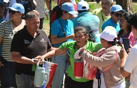 Reportan a varios manifestantes lesionados durante los primeros disturbios en las afueras del Congreso Nacional.