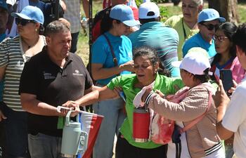 Reportan a varios manifestantes lesionados durante los primeros disturbios en las afueras del Congreso Nacional.