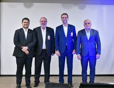 Davi Alcolumbre,  Justo Zacarías Irún, Enio Verri. y Basilio "Bachi" Núñez, en la Central Hidroeléctrica Itaipú.