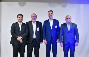 Davi Alcolumbre, Justo Zacarías Irún, Enio Verri. y Basilio "Bachi" Núñez, en la Central Hidroeléctrica Itaipú.