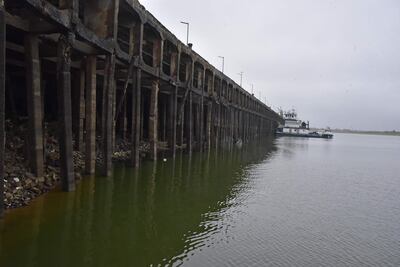 La bajante del río Paraguay se acerca a su nivel más bajo desde que existe registro de su altura, en más de cien años.