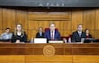 La ministra de Salud, María Teresa Barán, el senador Natalicio Chase y el director de la comisión de Hacienda. Ricardo Doria.